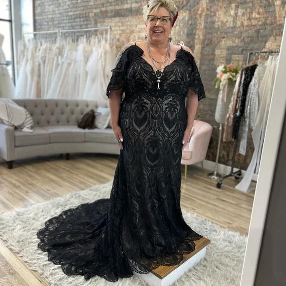 BOHO LACE -Black wedding dress! Fits size 22/24, never worn never altered. - Picture 3 of 5